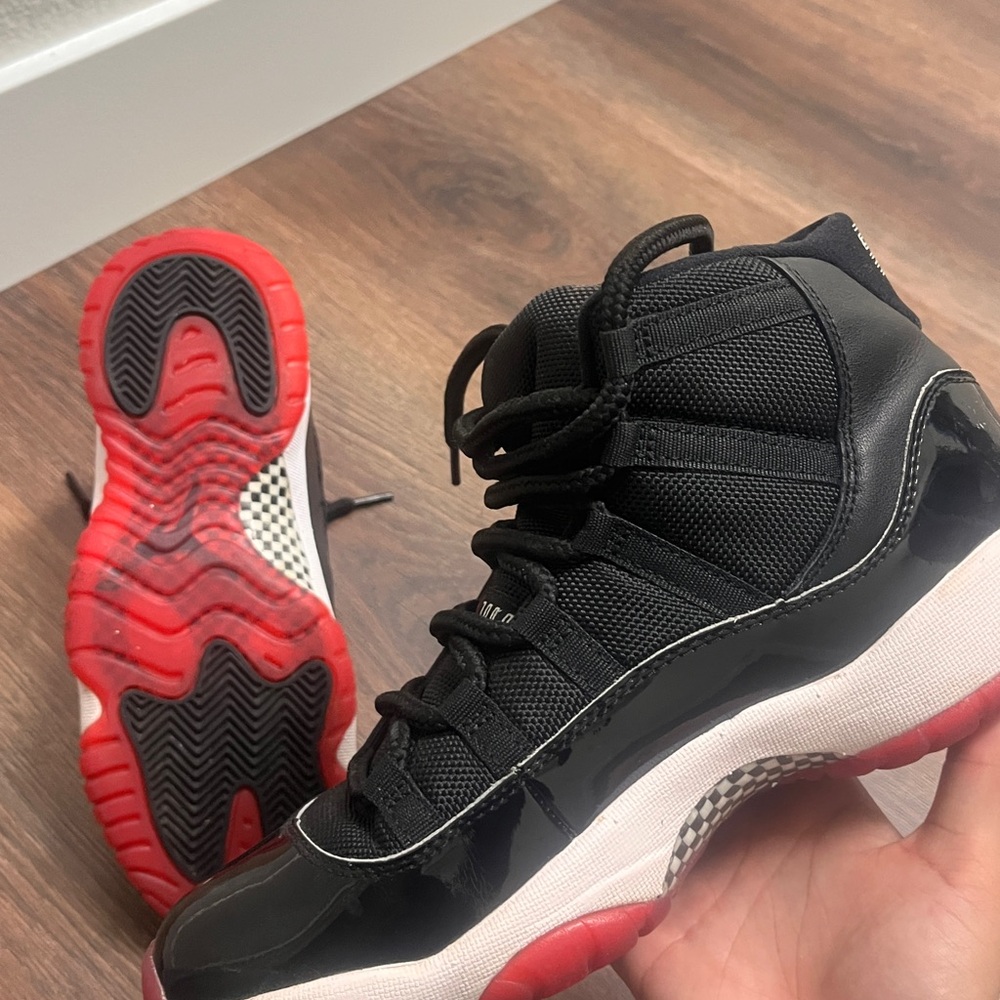 Youth boys size 7 Jordan Bred Authentic